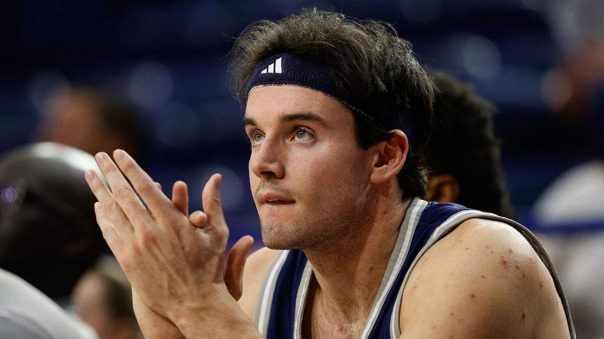 Nevada Wolf Pack forward Nick Davidson (11)