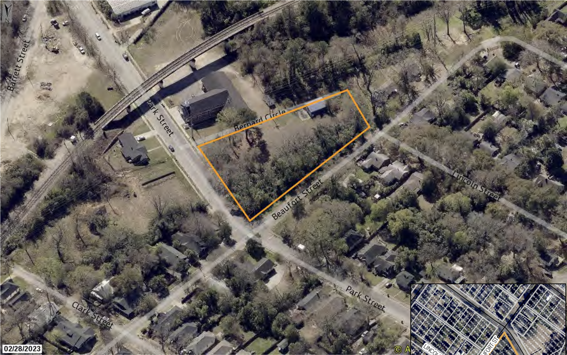 17 townhouses will be coming to an empty lot at the corner of Park and Beaufort Street.