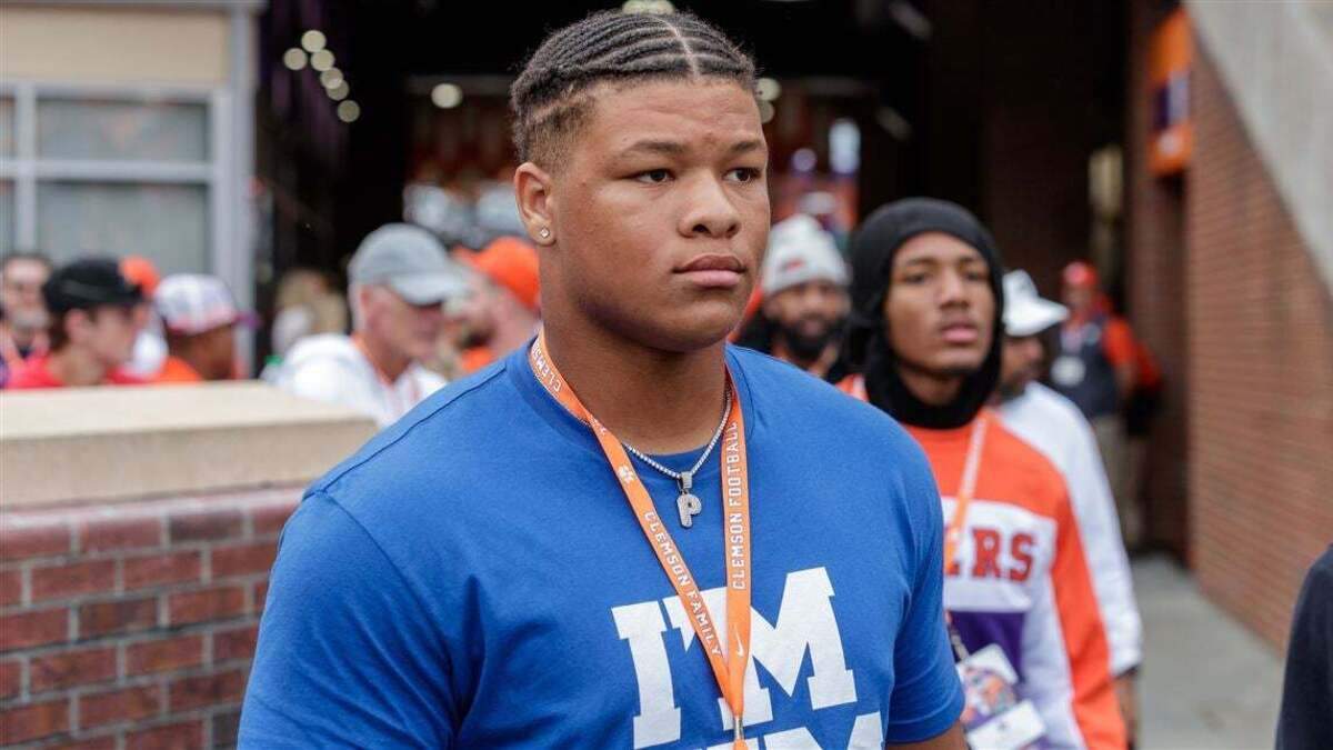 Five-star 2023 defensive line recruit Peter Woods plays at Thompson High School in Alabama.