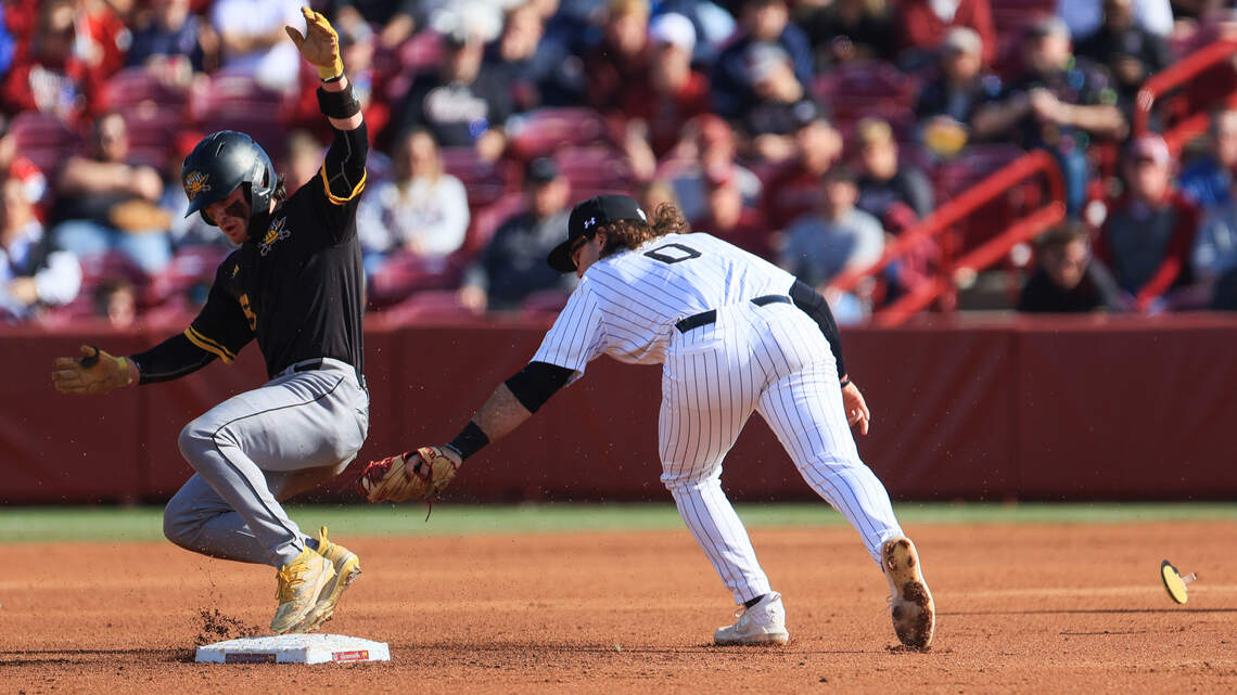 South Carolina baseball loses its first game of the season. What we saw