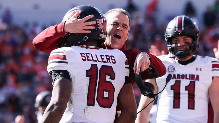 Shane Beamer defends QB Sellers after online hysteria over his class schedule