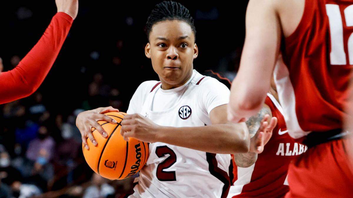 South Carolina’s Eniya Russell (2)drivers through a host of Alabama defenders during the first half of action on Thursday, Feb. 3, 2022 in the Colonial Life Arena.