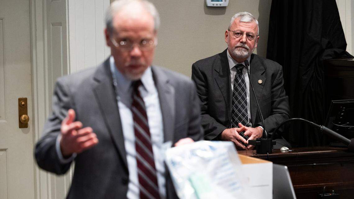 Murdaugh’s defense floats 2 shooter theory, as prosecutors take aim at alibi