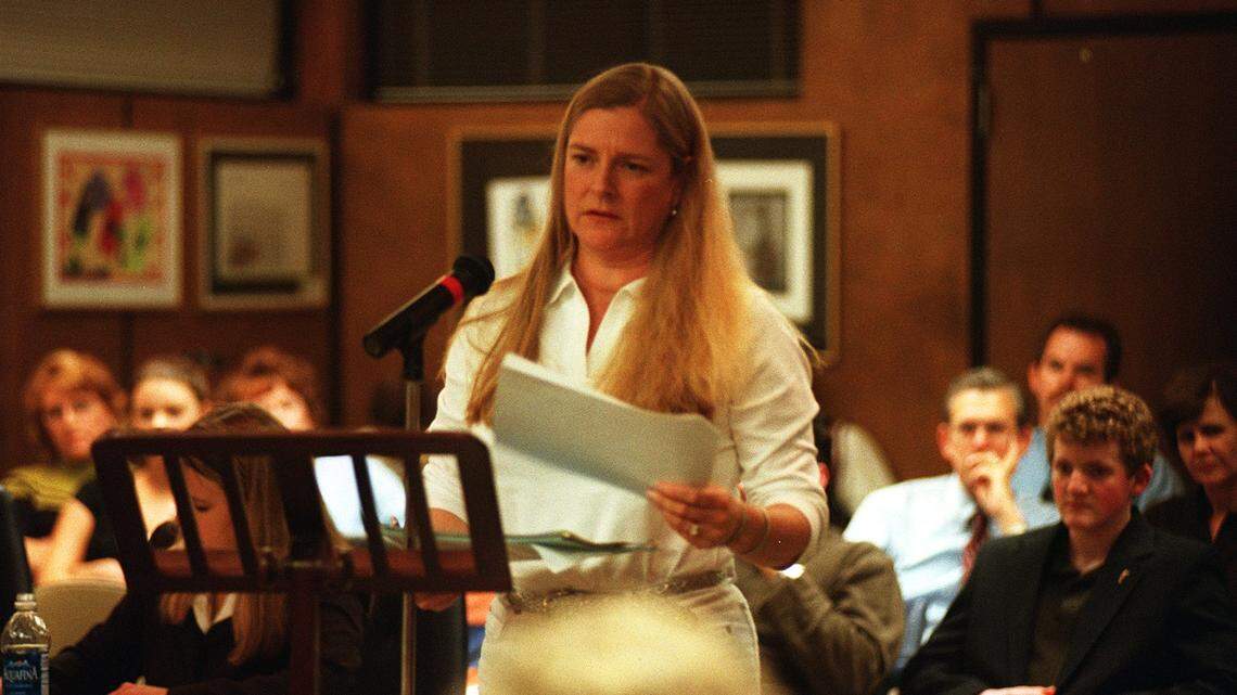 Kim Murphy of Chapin speaks at a school board meeting.