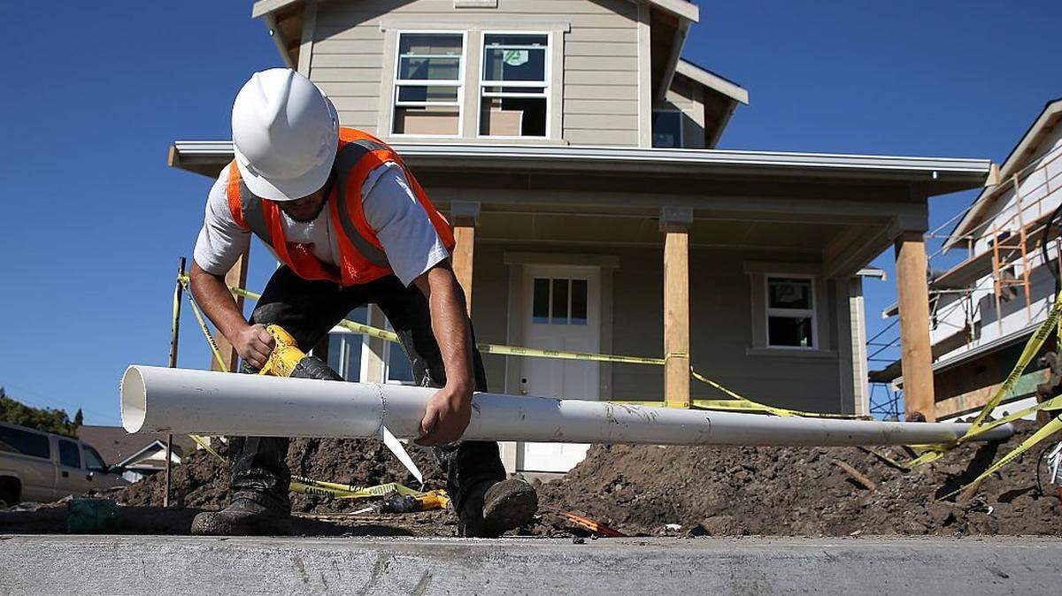 PETALUMA, CA - JANUARY 21: A worker cuts a piece of pipe as he builds a new home on January 21, 2015 in Petaluma, California. According to a Commerce Department report, construction of new homes increased 4.4 percent in December, pushing building of new homes to the highest level in nine years. (Photo by Justin Sullivan/Getty Images)