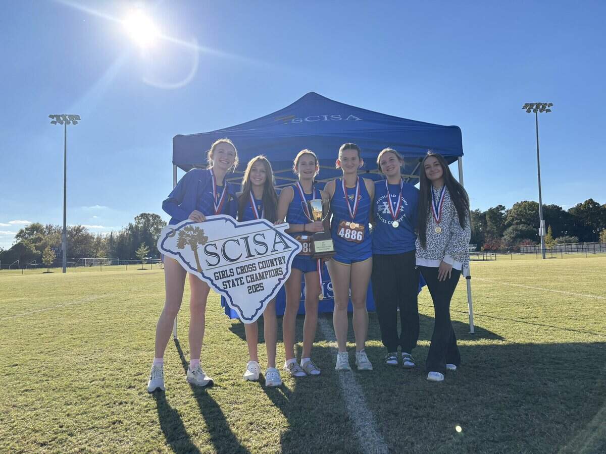 Richard Winn wins the 2025 SCISA Class A girls cross country championship.