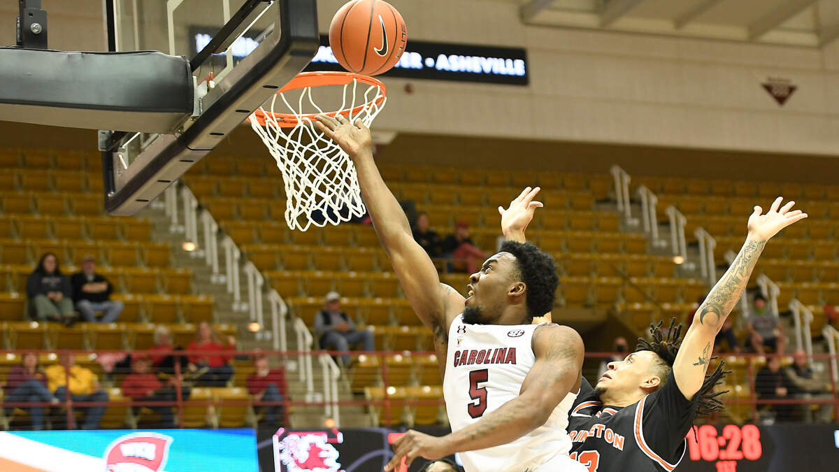 Jermaine Couisnard scored 17 points in Friday’s loss to Princeton.