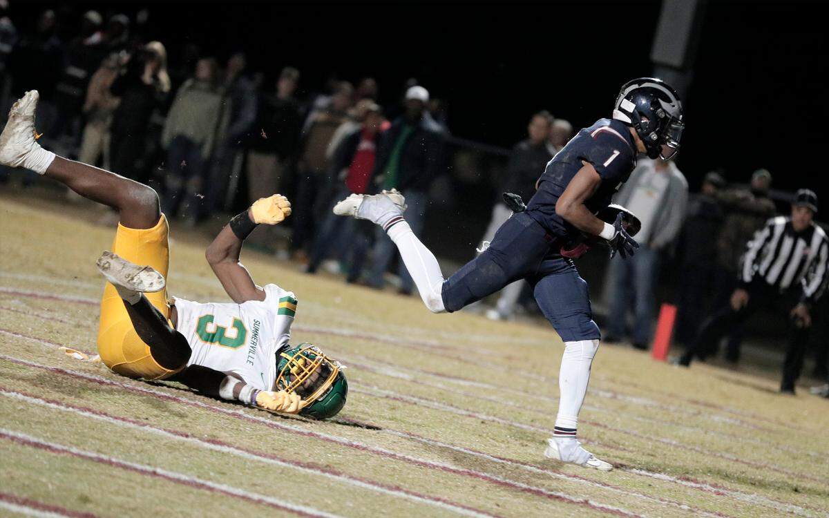 White Knoll’s CJ Earl scores a touchdown on a pass from quarterback Landon Sharpe in Friday’s win over Summerville.