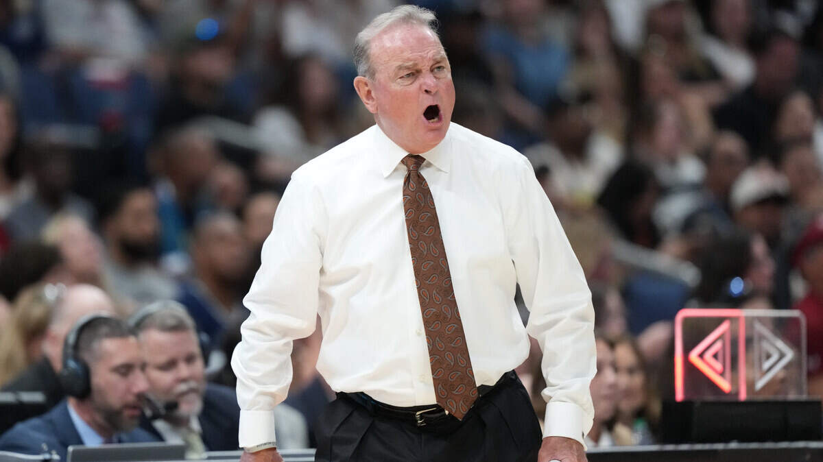 Apr 4, 2025; Tampa, FL, USA; Texas Longhorns head coach Vic Schaefer reacts during the fourth quarter in a semifinal of the women’s 2025 NCAA tournament against the South Carolina Gamecocks at Amalie Arena.