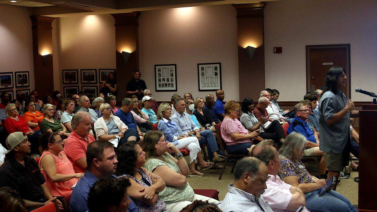 Members of the public offer their thoughts as the Irmo Planning Commission considered a plan for 550 homes along Lake Murray. Aug. 12, 2024