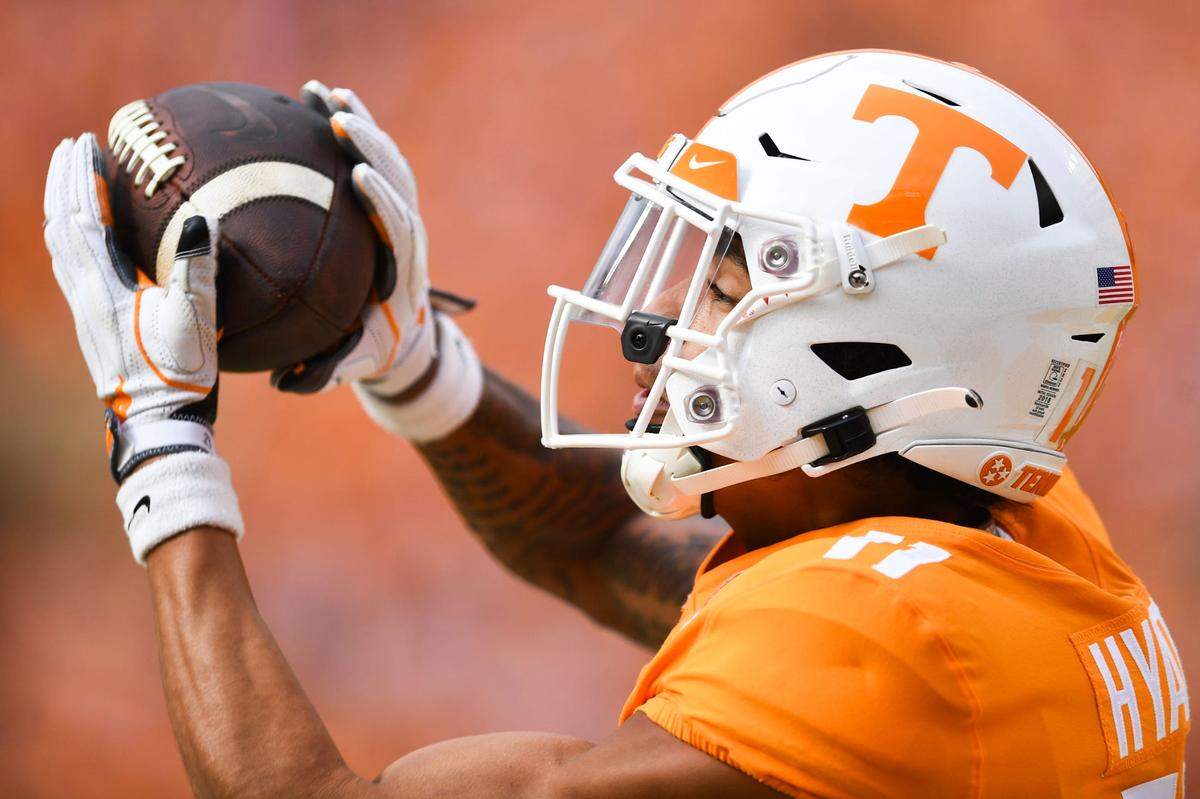 Tennessee’s Jalin Hyatt (11) makes the catch in stride for a touchdown during a game between Tennessee and Alabama in Neyland Stadium, on Saturday, Oct. 15, 2022.
