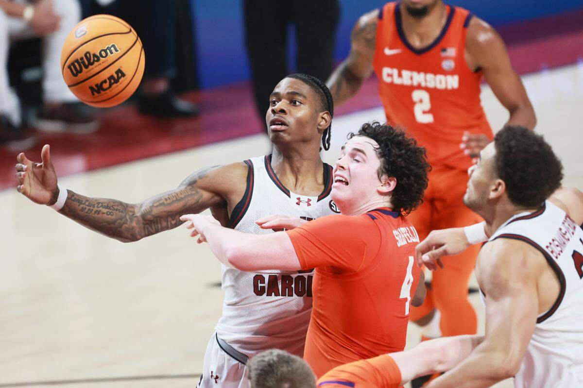 South Carolina Forward Nick Pringle (5) plays Clemson at Colonial Life Arena on Tuesday, December 17, 2024.