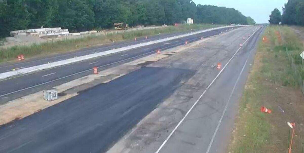 No cars were seen on I-26 following a crash that blocked traffic, according to the South Carolina Department of Transportation.