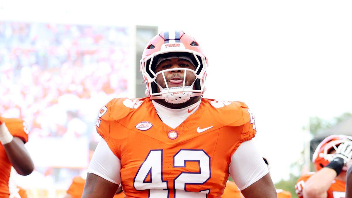 Clemson football defensive tackle Hevin Brown-Shuler (42)