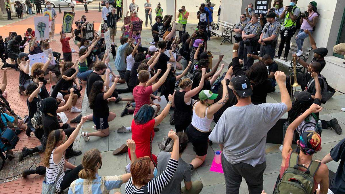 Protesters demand criminal charges for Jamal Sutherland’s death in Charleston jail