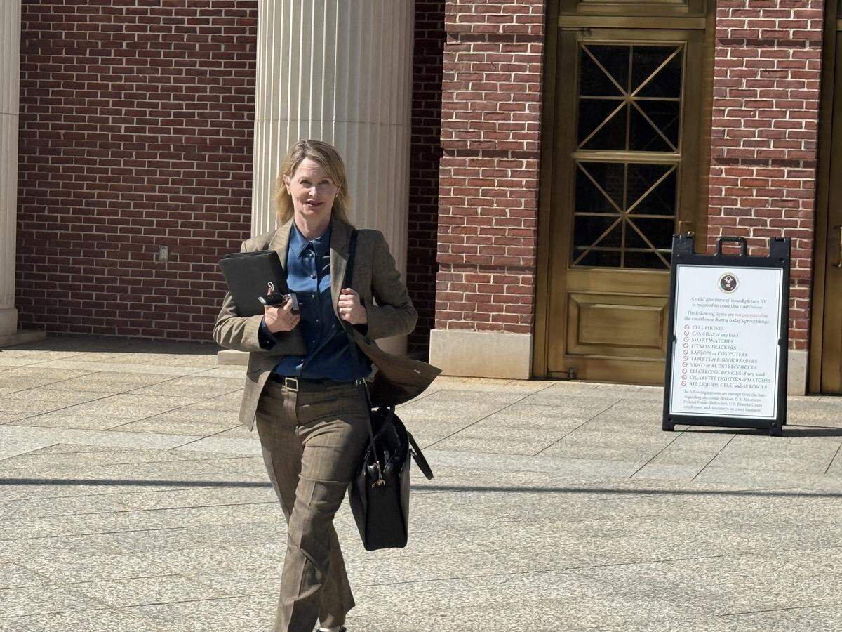 Elizabeth Franklin-Best, embezzler Melodie Hoover’s attorney, leaves the Columbia federal courthouse Friday after losing a bid to convince Judge Sherri Lydon a light prison sentence. 