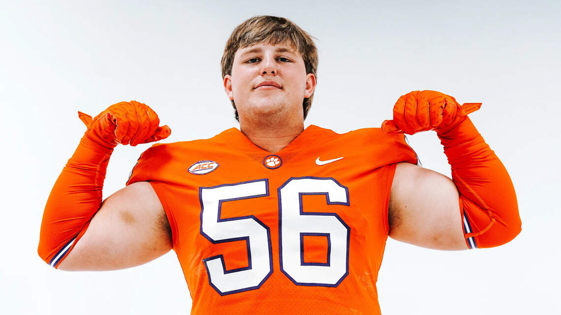 Clemson O-lineman, SC native steps away from football before 2026 season
