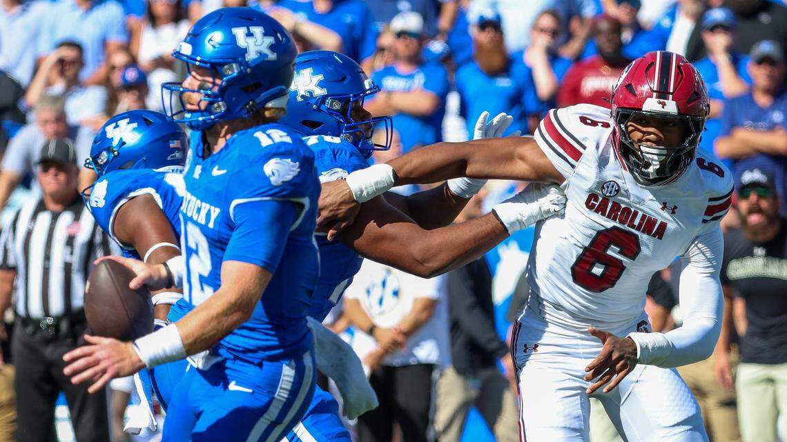 South Carolina Gamecocks edge Dylan Stewart (6) tries to get pressure on Kentucky Wildcats quarterback Brock Vandagriff (12) during a football game against Kentucky Saturday, Sept. 7, 2024 at Kroger Field in Lexington, Ky.