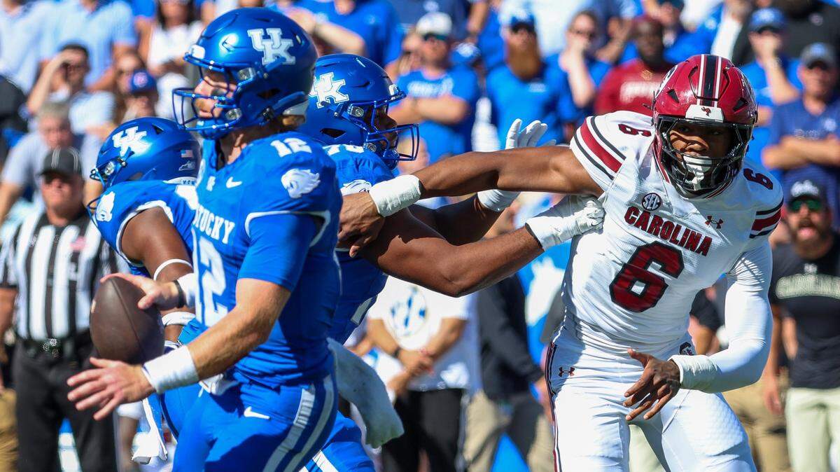 South Carolina and edge rusher Dylan Stewart (6) host the Kentucky Wildcats this weekend.