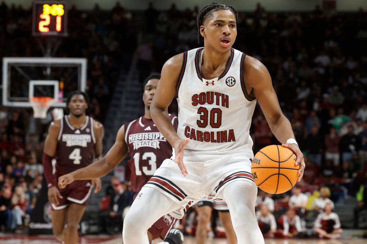 South Carolina forward Collin Murray-Boyles (30) plays Mississippi State on Saturday, January 6, 2023.
