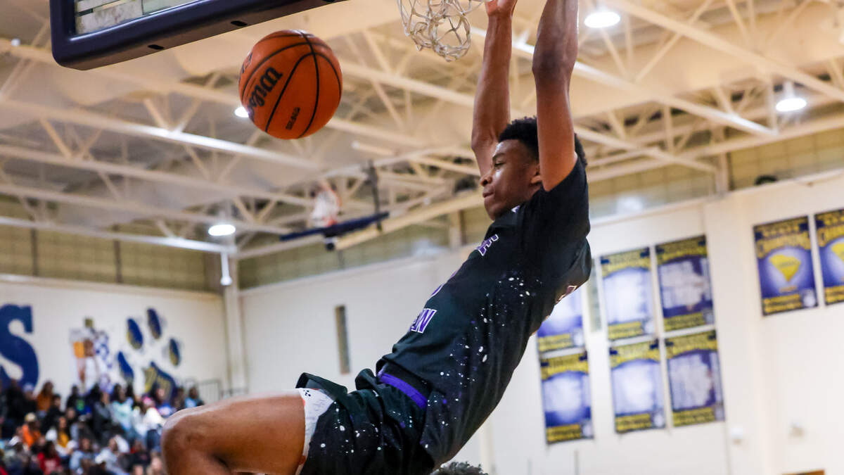 Ridge View High RJ Davis (3) dunks during their game at Blythewood High School, 2/13/26.
