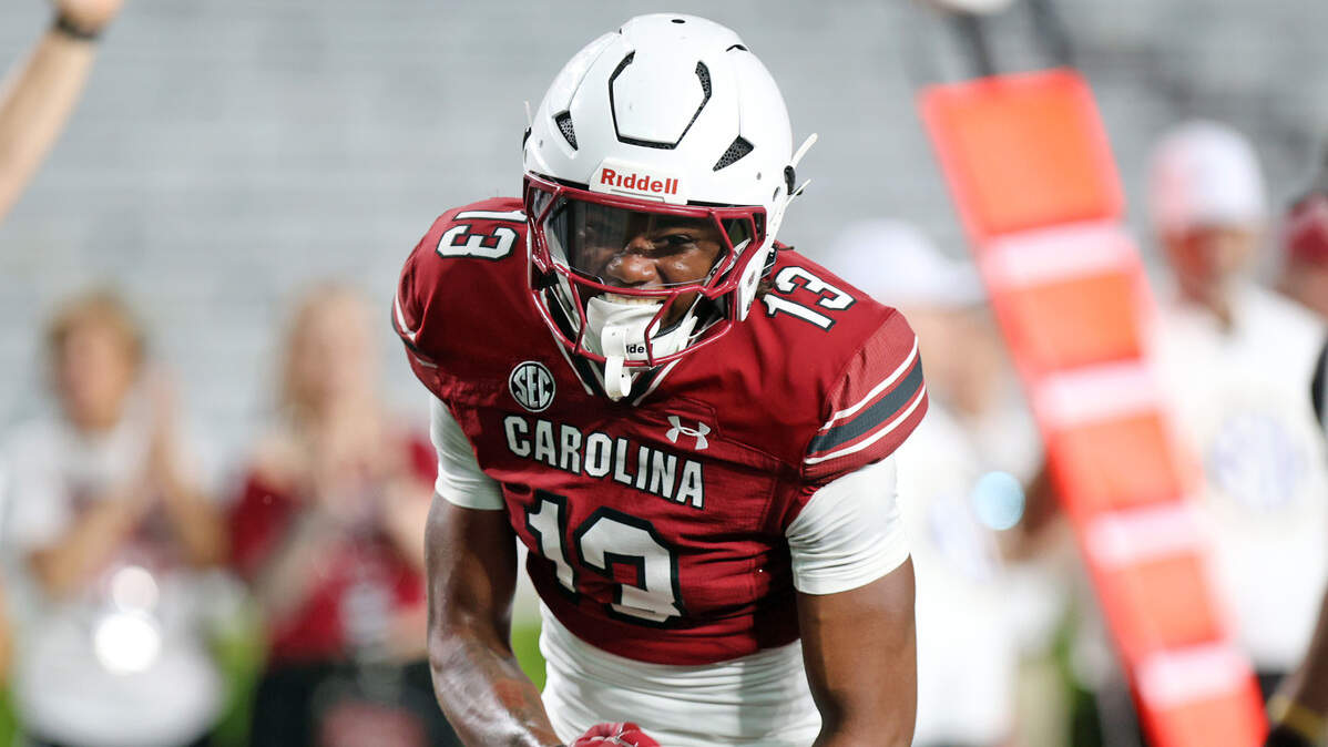 South Carolina’s Malik Clark scores a touchdown Friday in the 2025 Garnet and Black Spring Game at Williams-Brice Stadium.