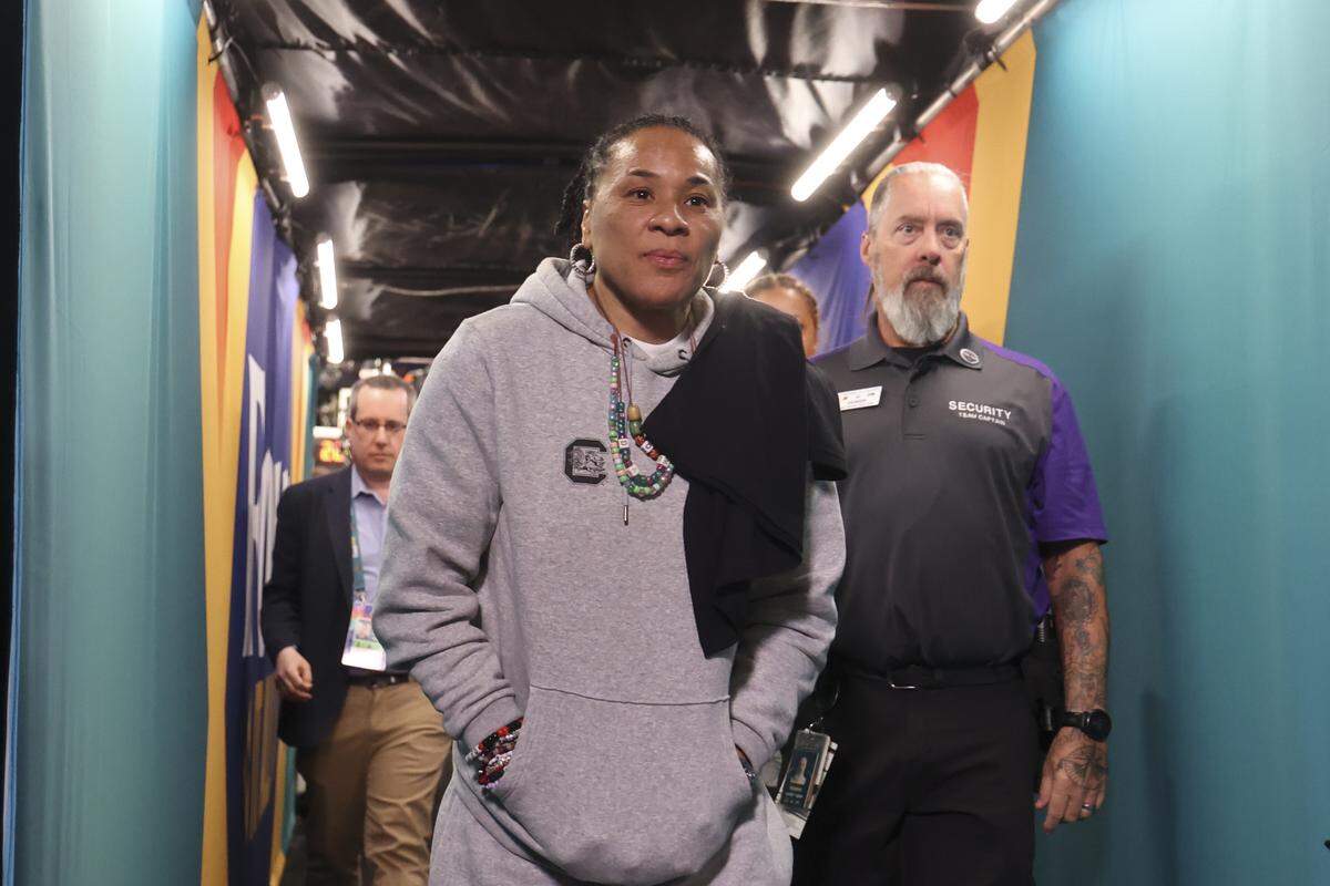 South Carolina's head coach Dawn Staley walks through the tunnel after practice at Mortgage Matchup Center in Phoenix on Saturday, April 4, 2026.