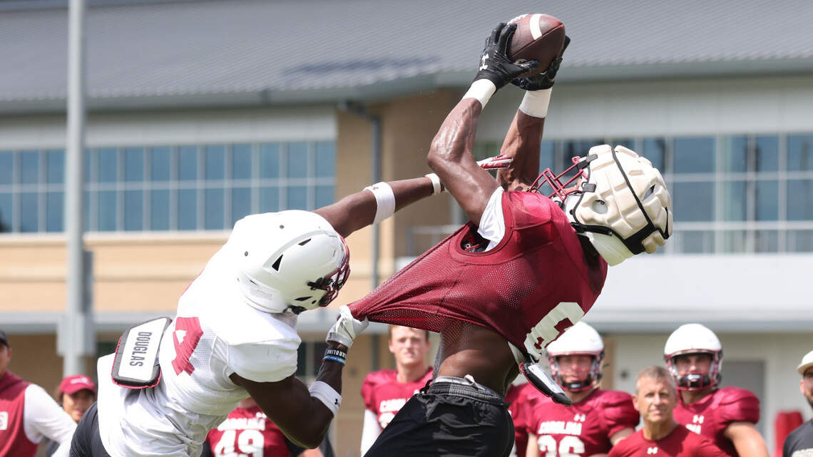 A big catch and one heated moment among highlights of South Carolina’s latest practice