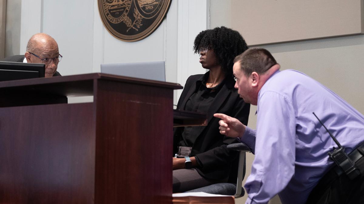 Official: Phoned-in threat said bomb was in chambers of judge overseeing Murdaugh trial