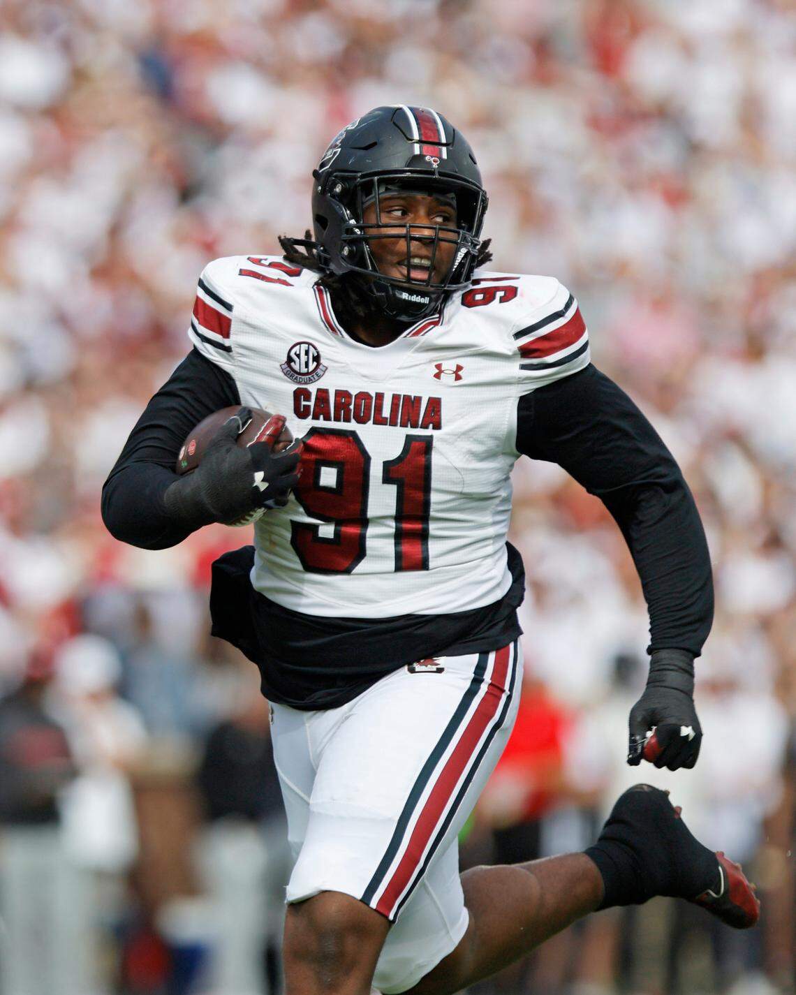 South Carolina’s Tonka Hemingway (91) returns an Oklahoma fumble for a touchdown in the first quarter, Saturday, Oct. 19, 2024, at Gaylord Family - Oklahoma Memorial Stadium in Norman, Okla.