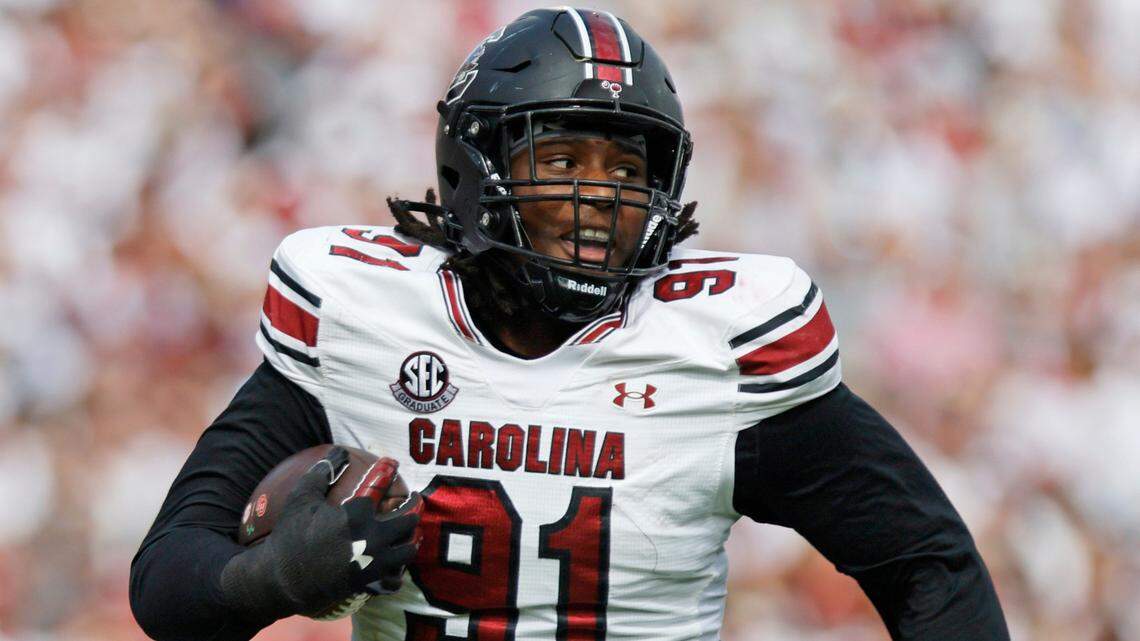 South Carolina’s Tonka Hemingway (91) returns an Oklahoma fumble for a touchdown in the first quarter, Saturday, Oct. 19, 2024, at Gaylord Family - Oklahoma Memorial Stadium in Norman, Okla.