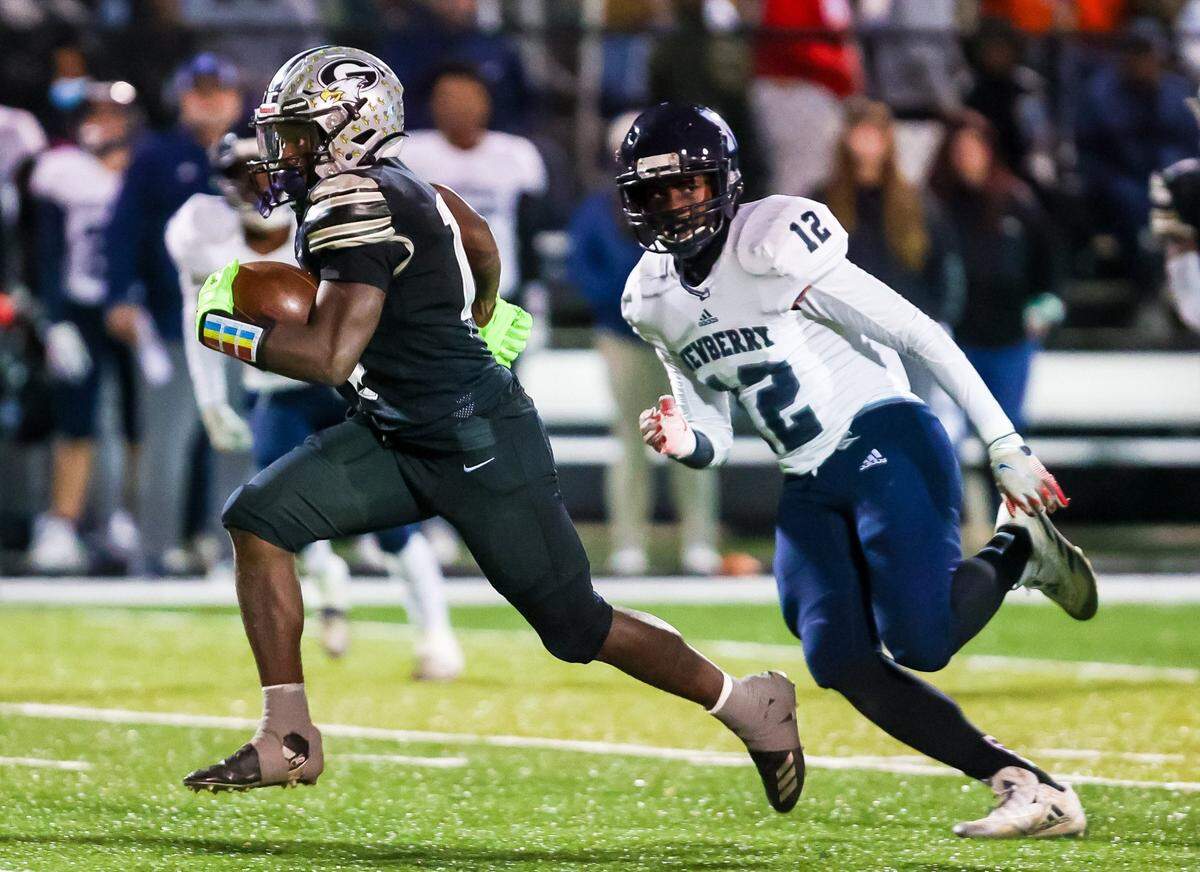 Gray Collegiate War Eagles KZ Adams (17) rushes for a touchdown against the Newberry Bulldogs in a playoff game Friday,&nbsp;Nov. 26, 2021 at Fairfield Central High School.