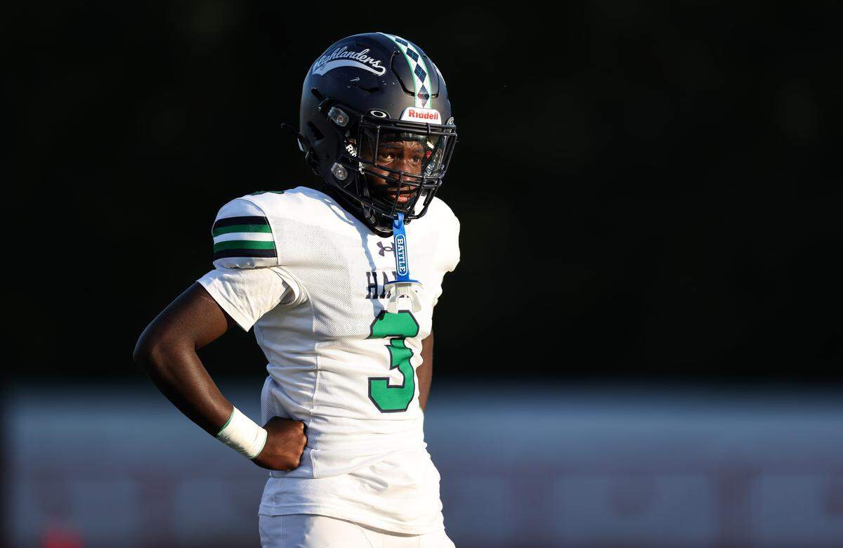 Keon McKinley (3) of Heathwood Hall warms up before Hammond’s game against Heathwood Hall in Columbia on Friday, September 12, 2025.