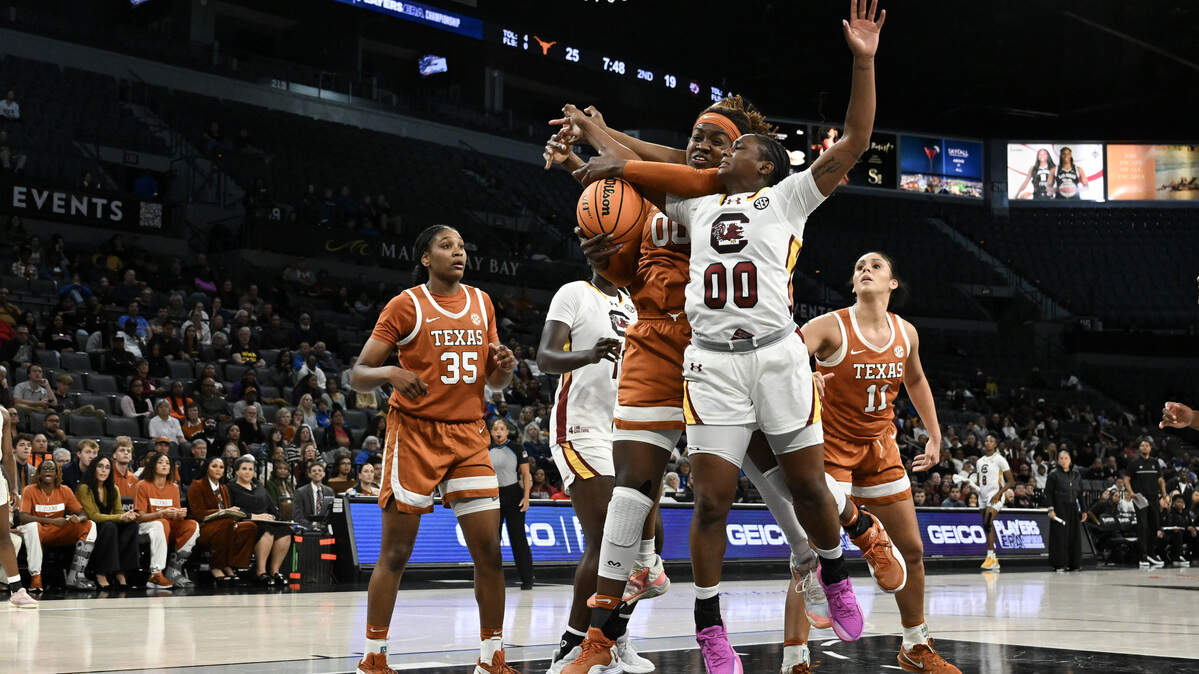 LAS VEGAS, NEVADA - NOVEMBER 27: Kyla Oldacre #00 of the Texas Longhorns and Ta'Niya Latson #00 of the South Carolina Gamecocks battle for a rebound in the first half of the championship game of the 2025 Players Era Championship basketball tournament at Michelob ULTRA Arena on November 27, 2025 in Las Vegas, Nevada. (Photo by Candice Ward/Getty Images)