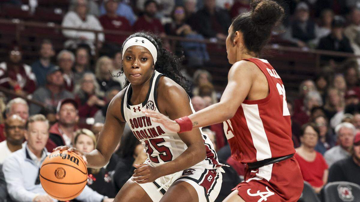 South Carolina's Raven Johnson (25) drives around Alabama's Essence Cody (21) during the first half of action of their women's basketball game against Alabama at Colonial Life Arena on Thursday, Jan. 1, 2026.