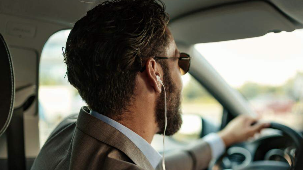 Is it illegal to wear headphones while driving in South Carolina? 