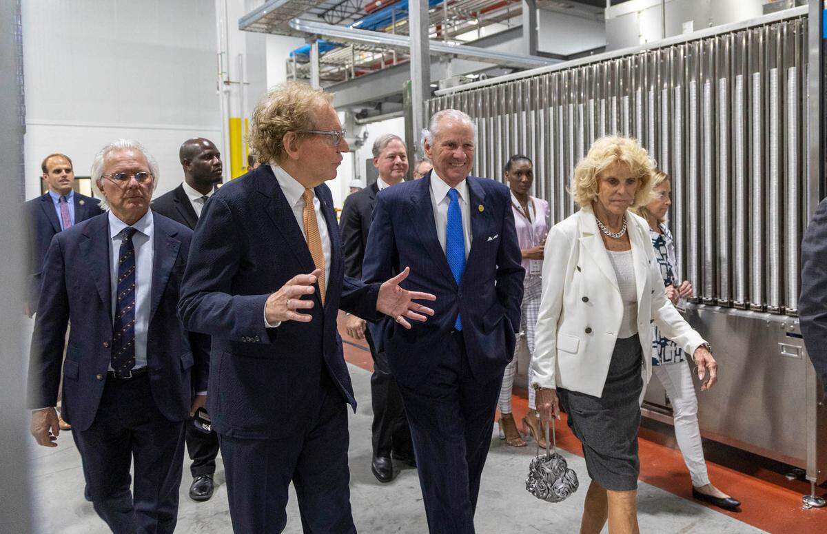 Anthony von Mandl, founder and CEO of Mark Anthony Brewing talks with Governor Henry McMaster and first lady Peggy McMaster during a tour of Mark Anthony Brewing in Columbia on Thursday, May 12, 2022.