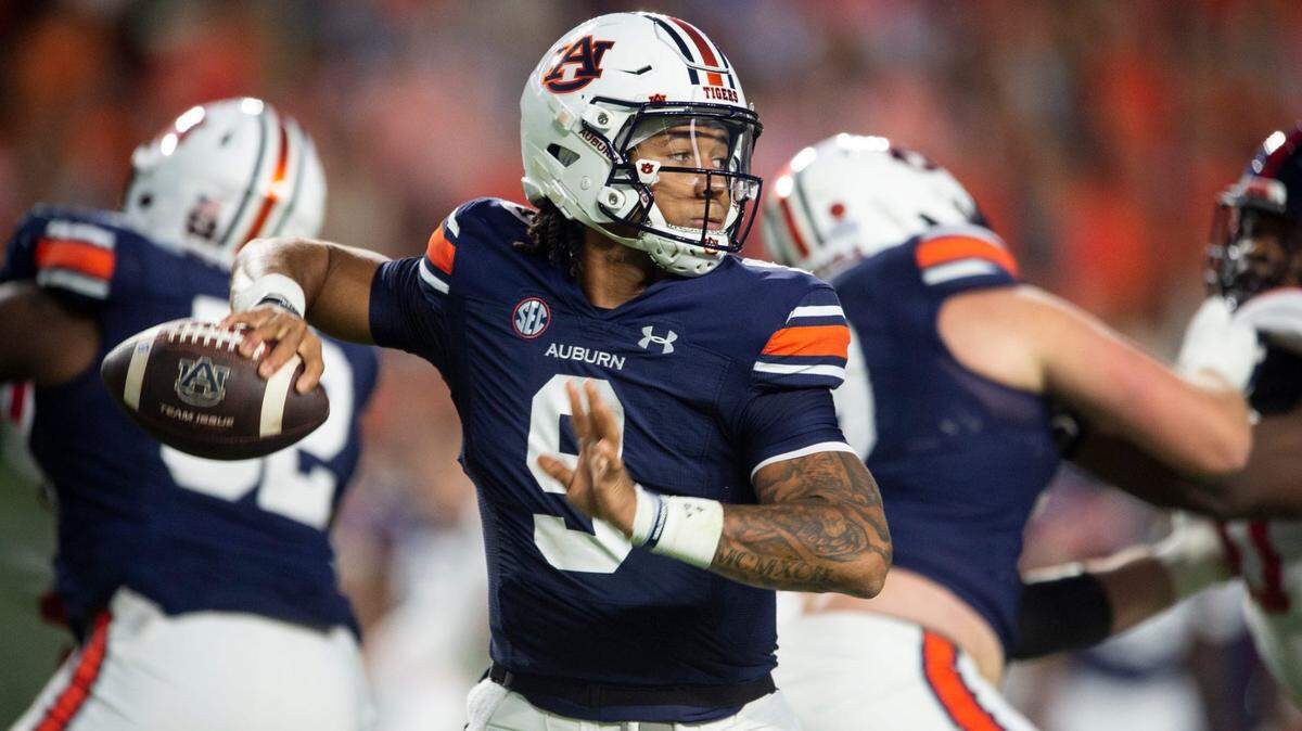 Former Auburn Tigers quarterback Robby Ashford is in the transfer portal.