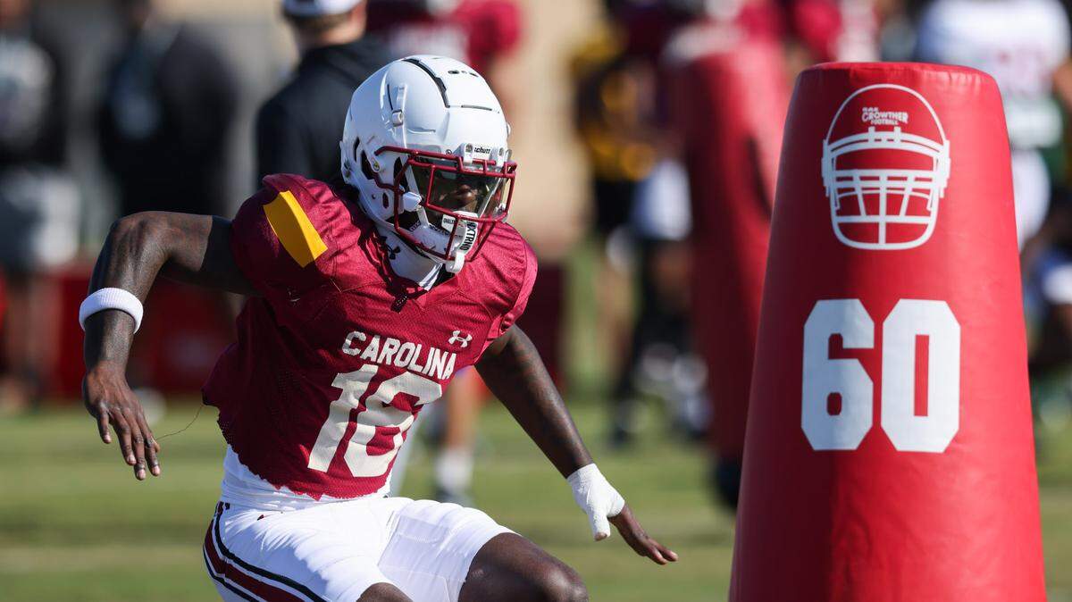 South Carolina defensive back Jalewis Solomon (16) runs drills during practice in Columbia on Thursday, March 27, 2025.