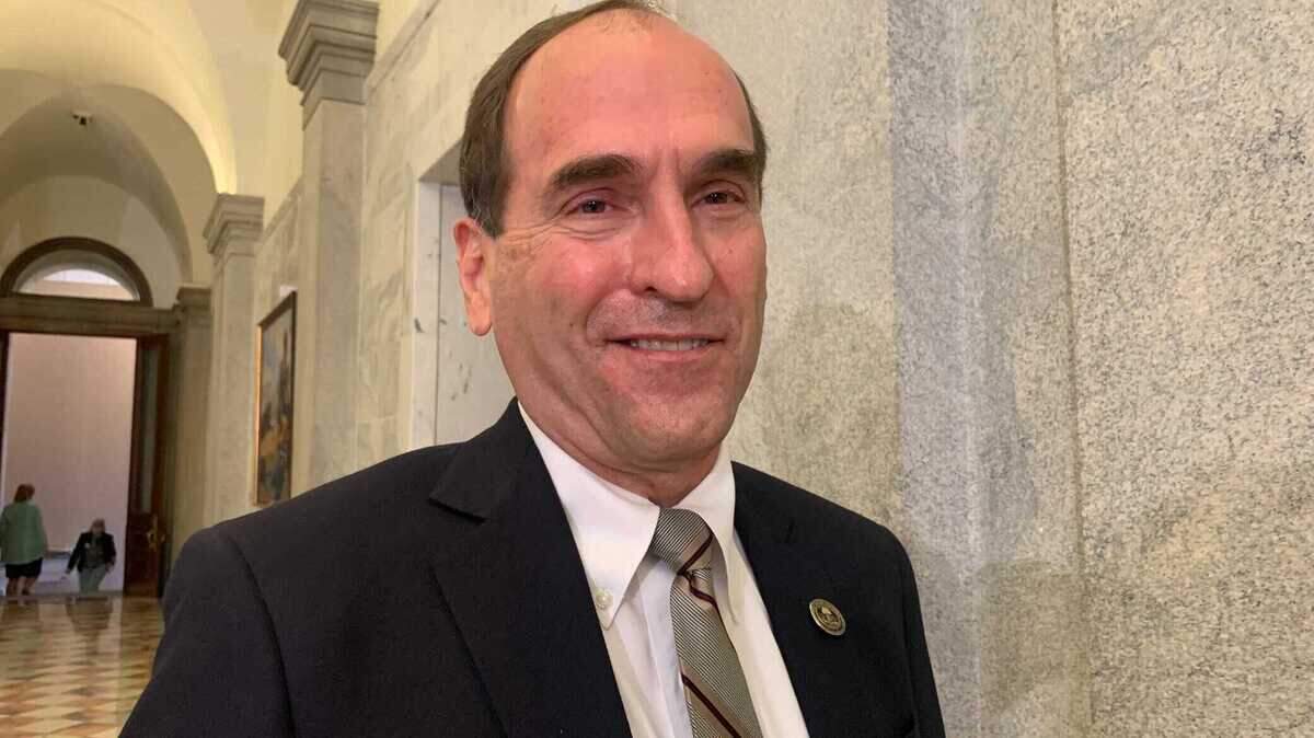 South Carolina Health and Humans Services Director Robert Kerr plans to retire in November. He oversees state Medicaid program.