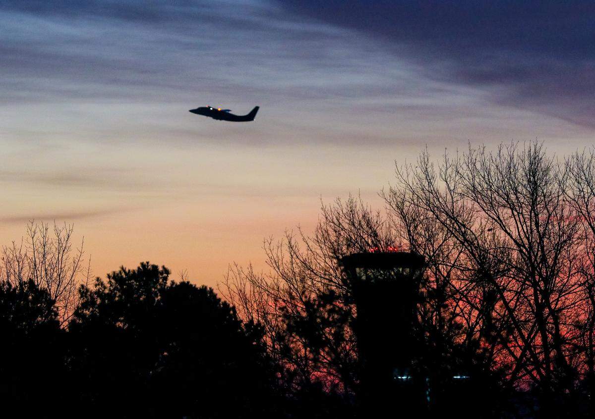 An airplane on a late flight out of Columbia Metropolitan Airport