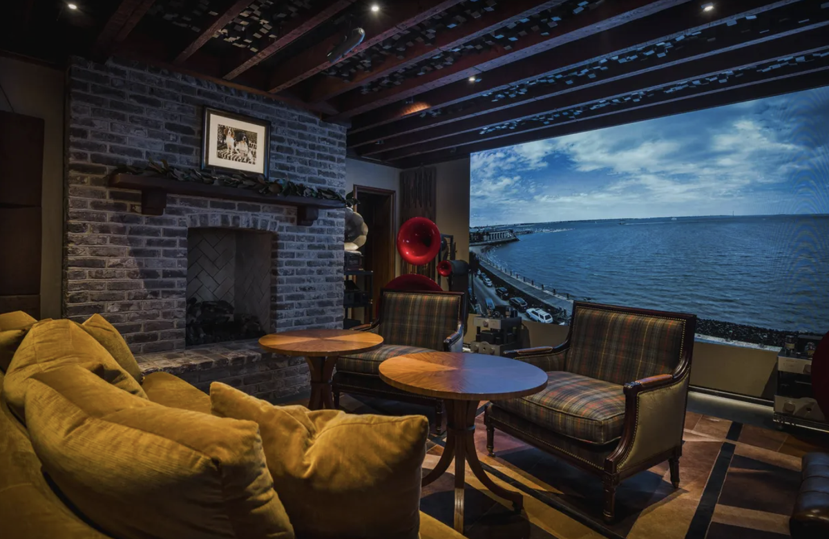 Drayton House at 25 East Battery overlooks Charleston Harbor and has six bedrooms and 11,367 square feet on a 0.31 acre lot.