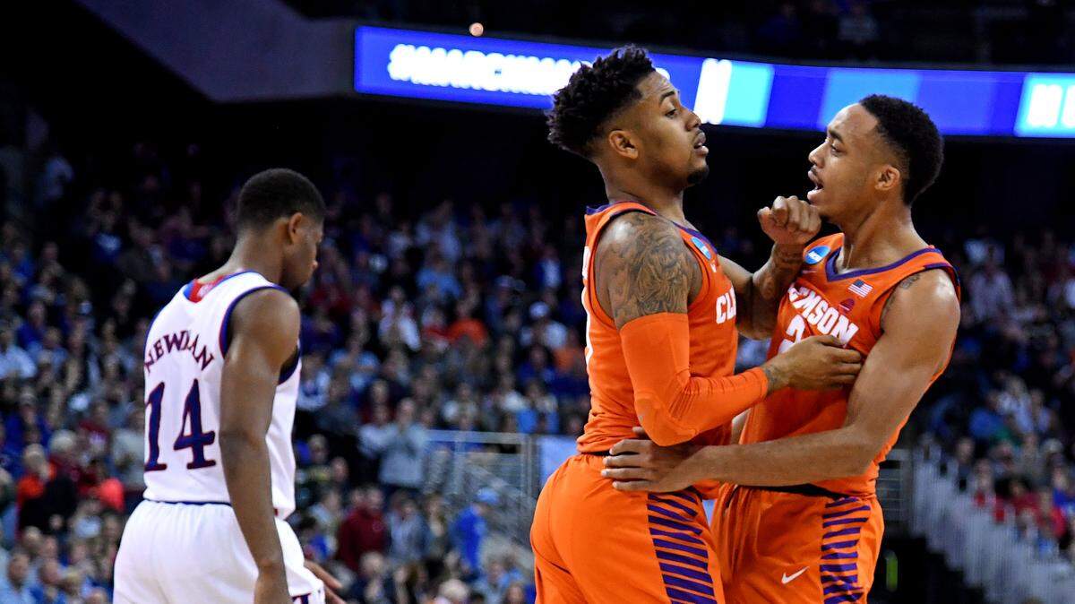 Clemson guards Shelton Mitchell (left) and Marcquise Reed (right) have declared for the 2018 NBA draft.