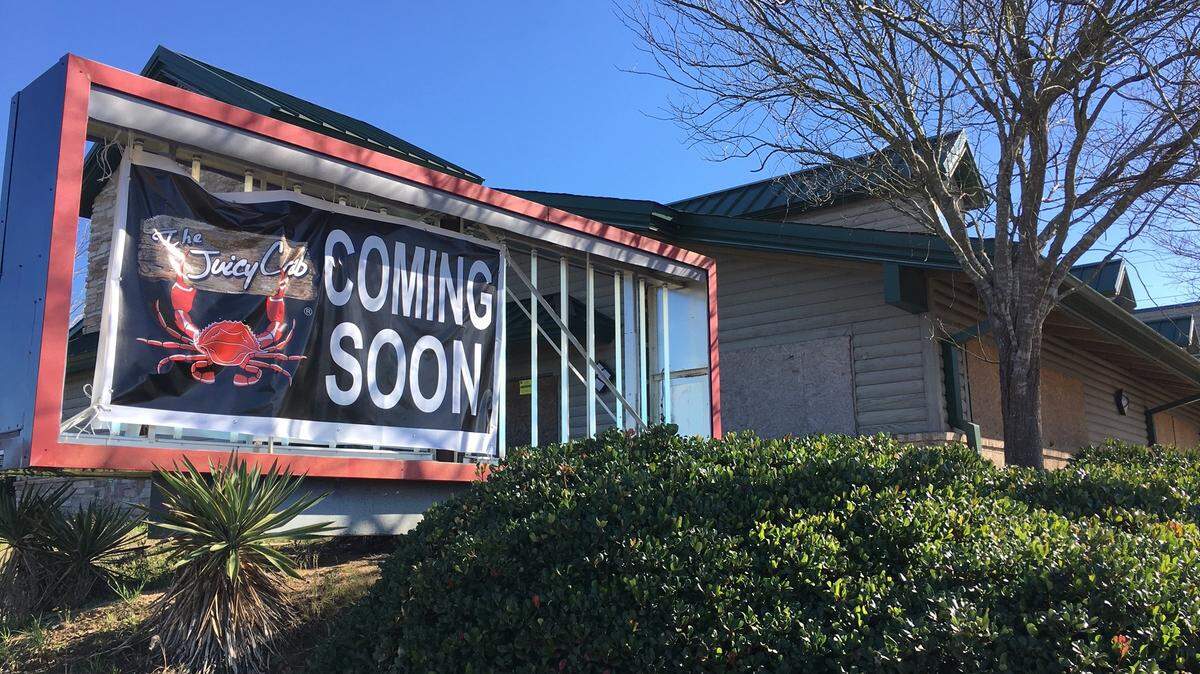 A banner announces The Juicy Crab will move into the site of the former Ryan’s in Harbison. The Juicy Crab, a Cajub seafood boil chain, is one of more than half a dozen new restaurants coming to the Midlands.