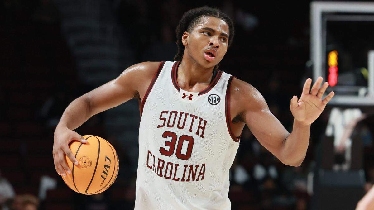 South Carolina forward Collin Murray-Boyles (30)