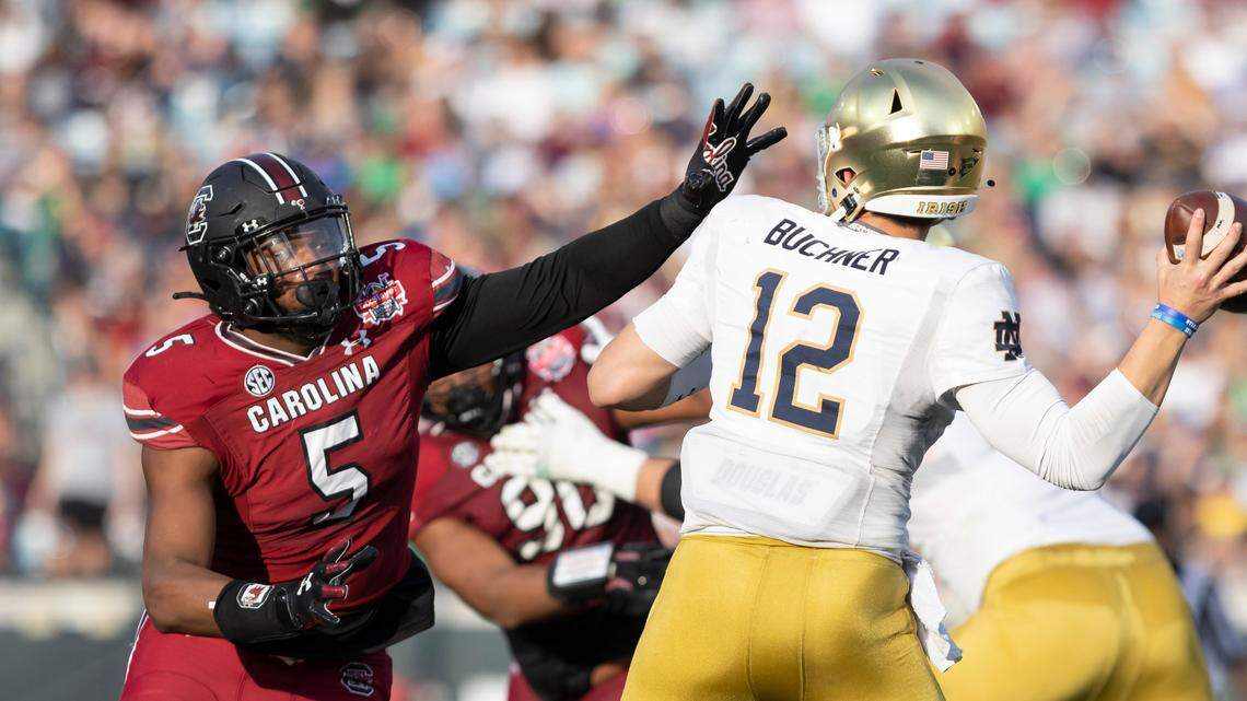 South Carolina Gamecocks linebacker Jordan Burch (5) rushes Notre Dame quarterback Tyler Buchner during the Gator Bowl at TIAA Bank Field in Jacksonville, FL on Friday, Dec. 30, 2022.