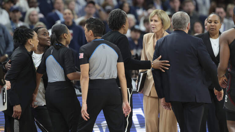 Dawn Staley opens up on Geno-Final Four handshake drama. What she said