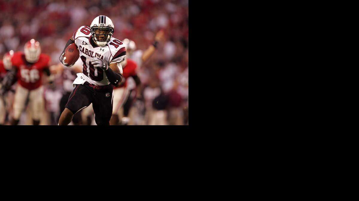 South Carolina junior tailback No. 10 Brian Maddox scores a touchdown after a catch in the second quarter during the Gamecocks game against the Bulldogs in Athens, GA, Saturday.