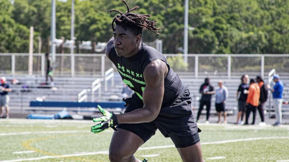 South Carolina landed a commitment from four-star florida linebacker Jaden Robinson on the Fourth of July.