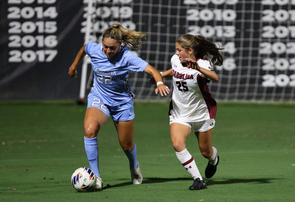 Lily Render (25) of South Carolina defends against Mia Oliaro (22) of North Carolina during the Gamecocks’ match against the Tar Heels at Stone Stadium on Thursday, September 7, 2023.